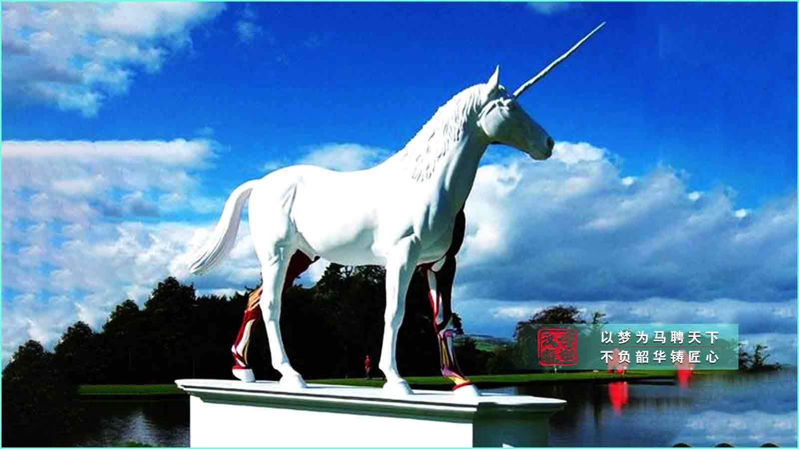 藝術(shù)馬雕塑,草原玻璃鋼馬雕塑,彩繪藝術(shù)雕塑制作廠家